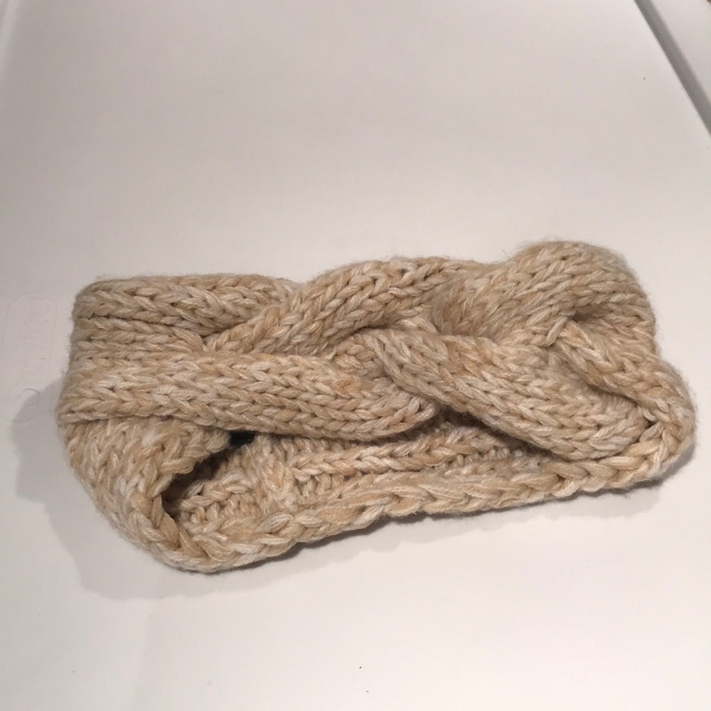 Pretzel design head band
